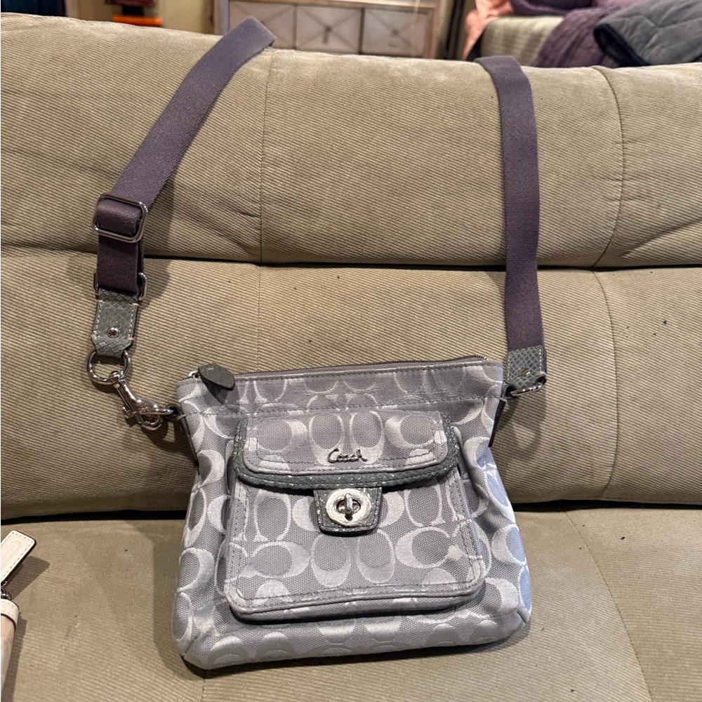 Coach Signature Turnlock Swingpack Bag